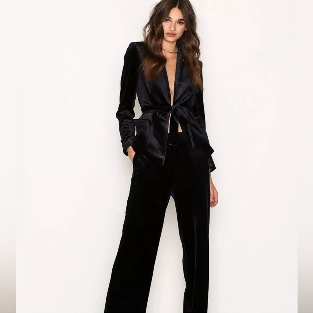 Reitmans velvet black robe style blazer